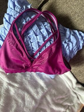 Women's Strappy  Sports Bra in Magenta by Victoria Secret Sport Sz M. Like new